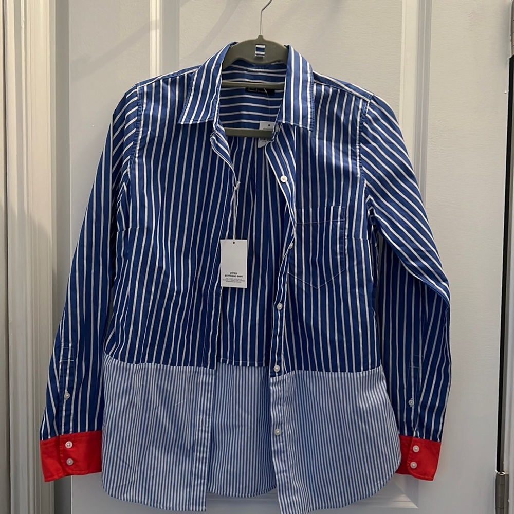 Gap bottom down shirt